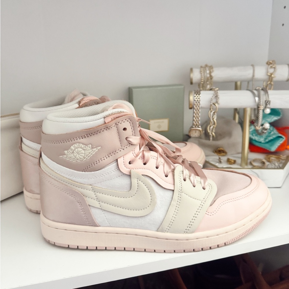 Jordan 1s mid pink Oxford